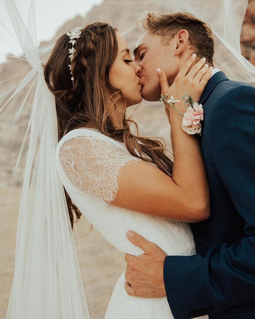 Wedding dress with sneakers - 0143 / Anna Skoblikova | Photo 1