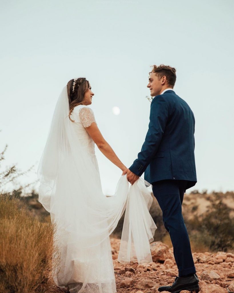 Wedding dress with sneakers - 0143 / Anna Skoblikova | Photo 4