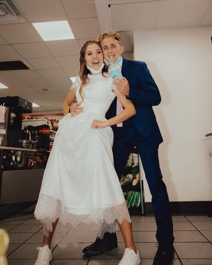 Wedding dress with sneakers - 0143 / Anna Skoblikova | Photo 13
